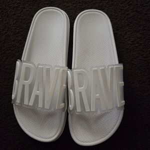Brave Slides Size 9/10